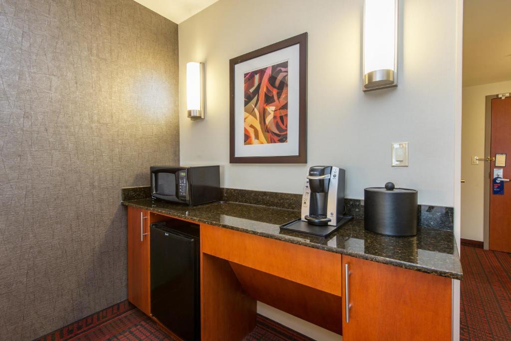 Holiday Inn Express Hotel & Suites Auburn by IHG photo