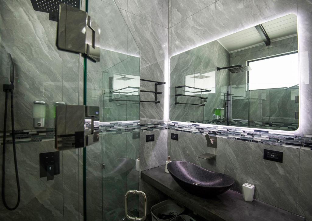 a bathroom with a purple sink and a mirror at Villa Roca Boutique Resort & Suites - ADULT ONLY in Manuel Antonio