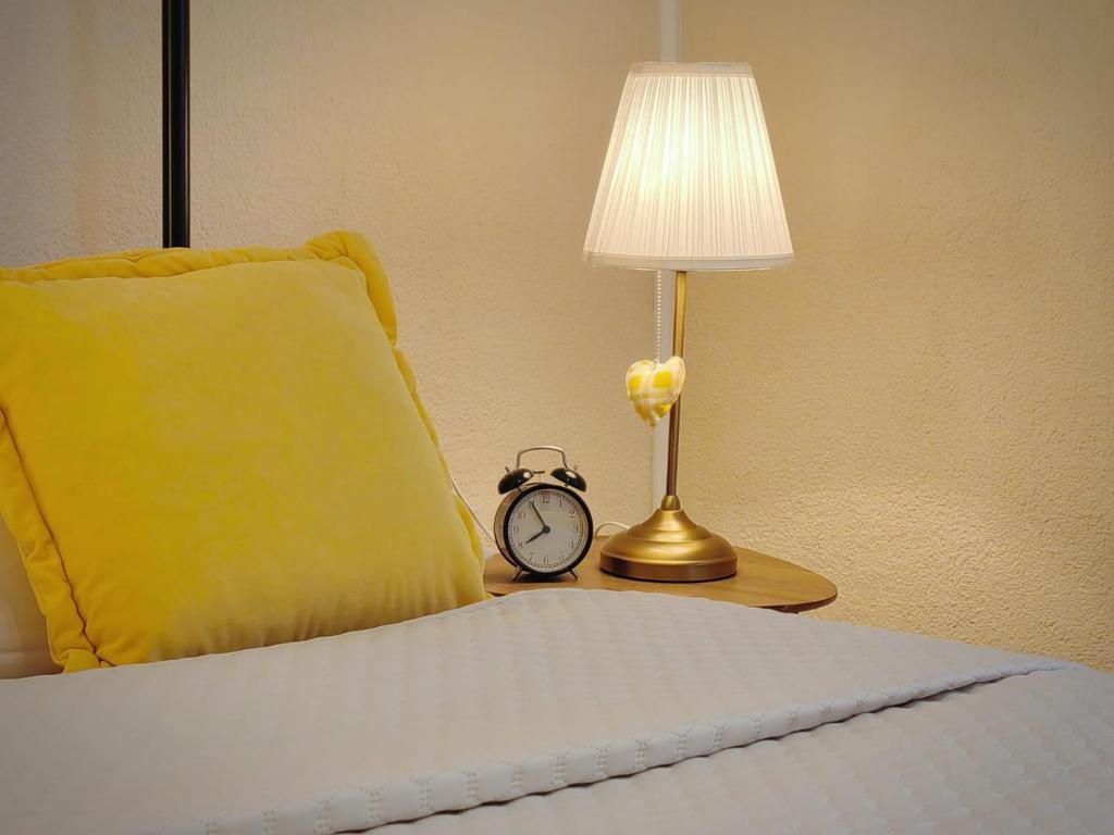 Postel nebo postele na pokoji v ubytování Apartmani Sabina