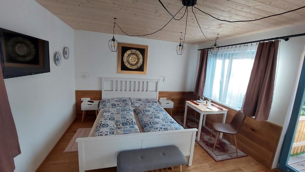 Postel nebo postele na pokoji v ubytování Pavlov24 - Domeček u potoka