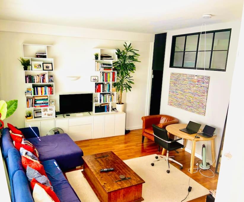 A seating area at Shoreditch apartment with lovely garden