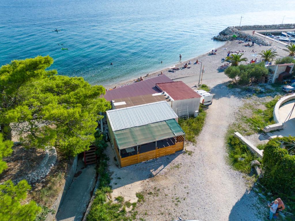 an aerial view of a house on the beach at Apartman Plaža in Živogošće