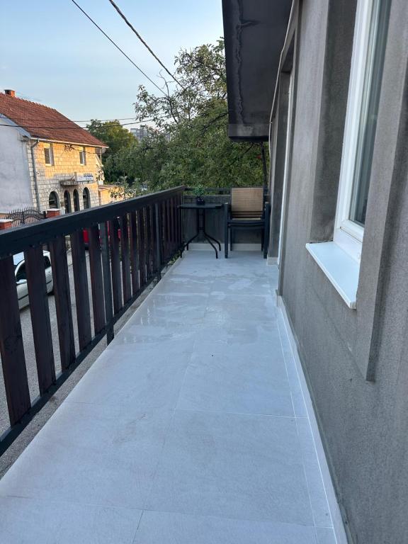 Un balcón o terraza en JS apartmani