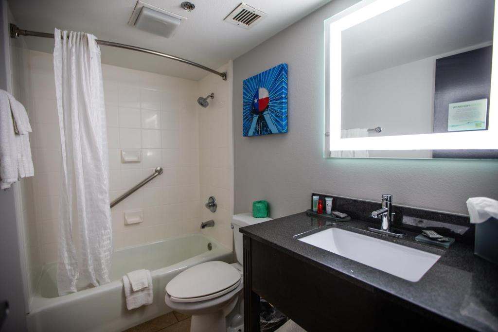 La Quinta by Wyndham Dallas I-35 Walnut Hill Ln - Executive Zimmer Mit Kingsize-Bett - Nichtraucher