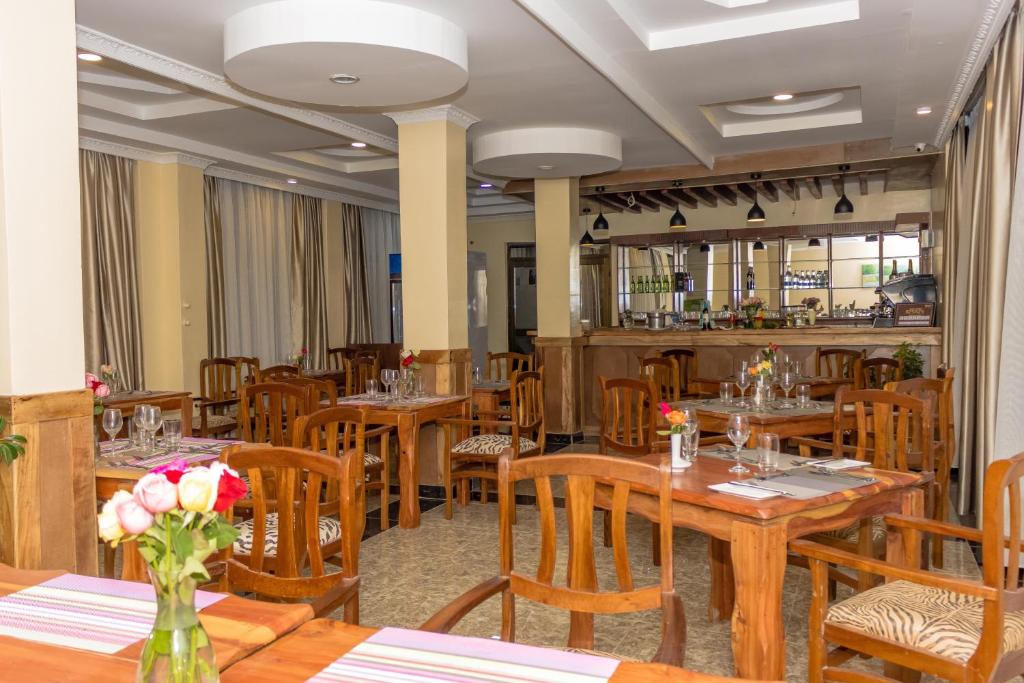Restaurace v ubytování The Glacier Hotel Nanyuki