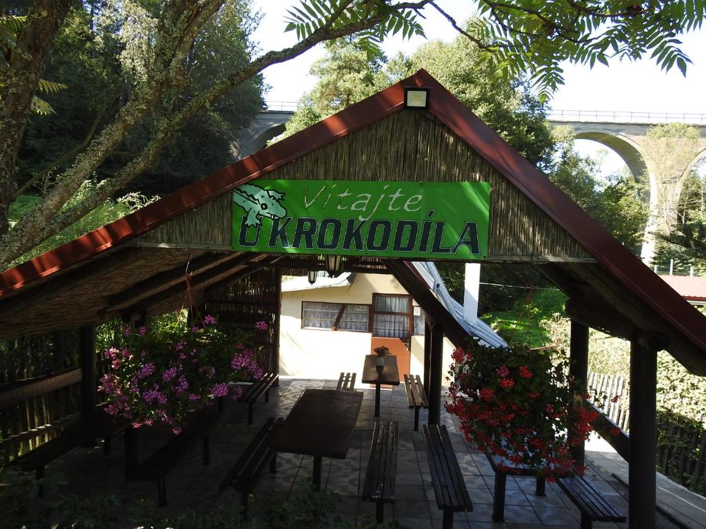 a gazebo with a sign that reads wake kroegerka at Ubytovanie u Krokodíla in Banská Belá