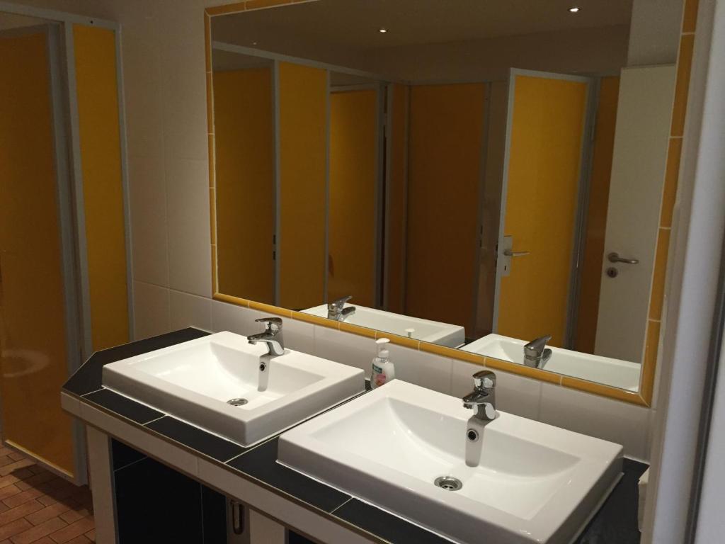 Hotel Stadt Mainz - Twin Room With Shared Toilet