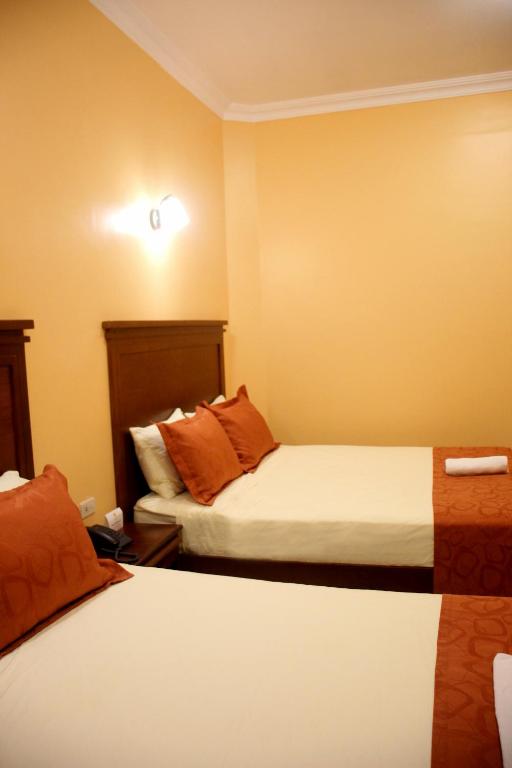 Postel nebo postele na pokoji v ubytování Hostal California Inn