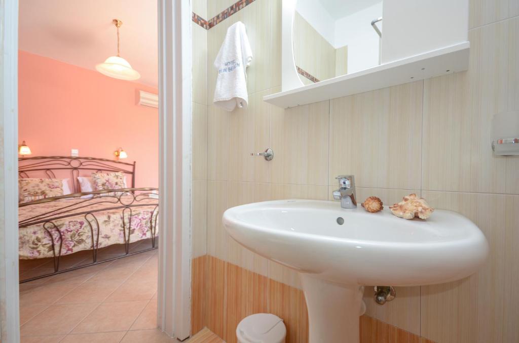 Sun Beach Hotel - 18