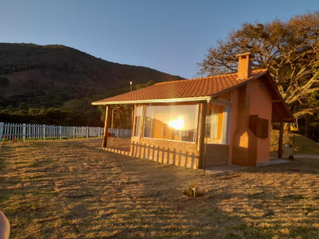 Nespecifikovaný výhled na hory nebo výhled na hory při pohledu z luxury tent