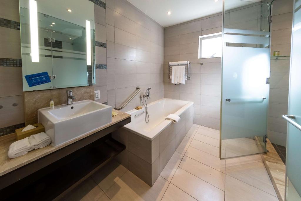 DoubleTree by Hilton Cape Town Upper Eastside - Deluxe Twin Room