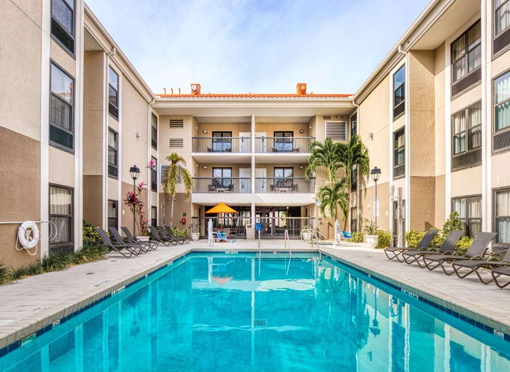 Hampton Inn & Suites Orlando-East UCF - Housity