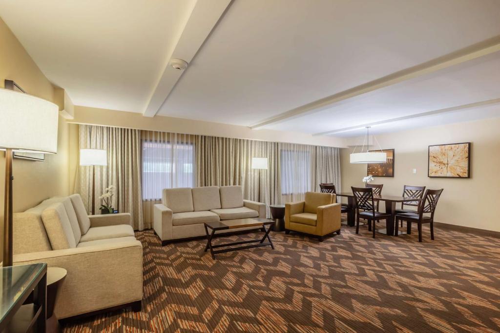 DoubleTree by Hilton Lawrence photo