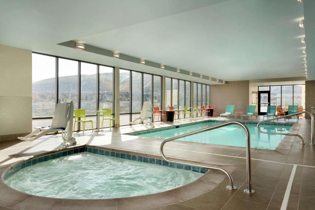 Bazén v ubytování Home2 Suites By Hilton Richland nebo v jeho okolí
