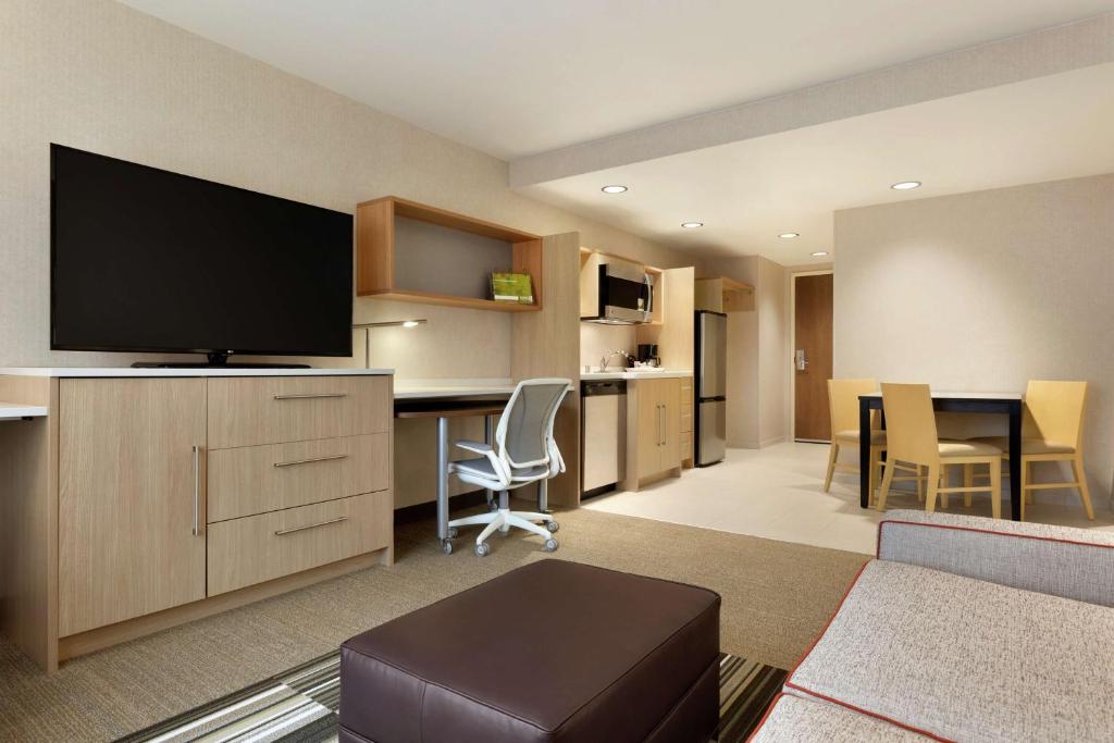 TV a/nebo společenská místnost v ubytování Home2 Suites By Hilton Richland