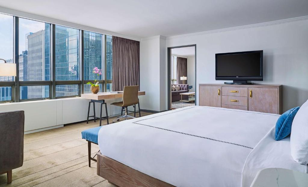 The Marquette Hotel, Curio Collection by Hilton photo