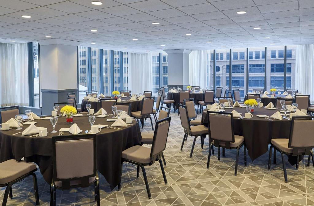 The Marquette Hotel, Curio Collection by Hilton photo