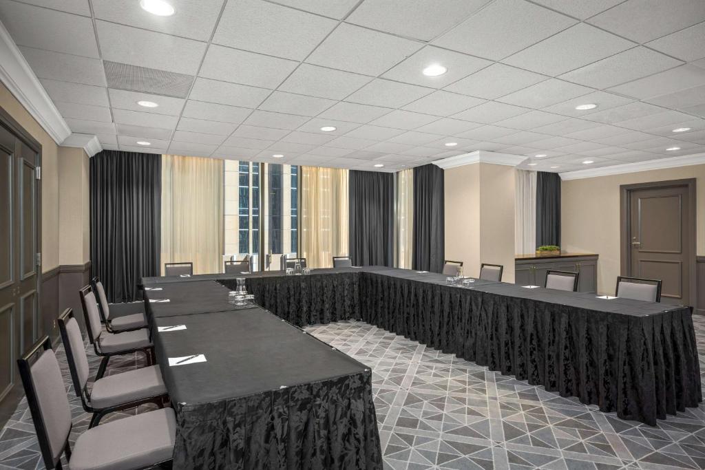 The Marquette Hotel, Curio Collection by Hilton photo