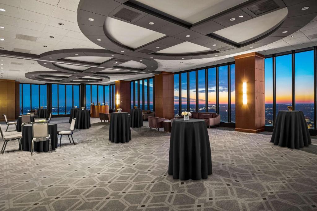 The Marquette Hotel, Curio Collection by Hilton photo