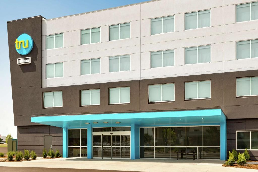 Tru By Hilton Wichita Northeast - отзывы и видео