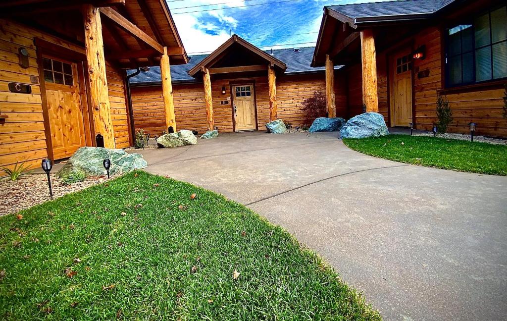 a house with rocks in front of a driveway at Cedar Mountain -Suite B in Grants Pass