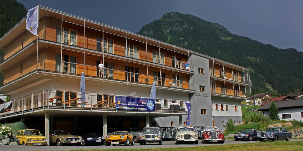 Nespecifikovaný výhled na hory nebo výhled na hory při pohledu z hotelu