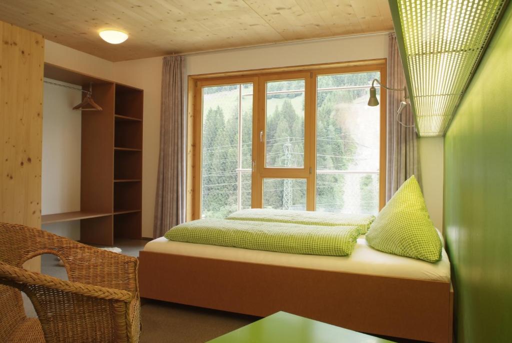 Postel nebo postele na pokoji v ubytování Base Aktivhotel Montafon