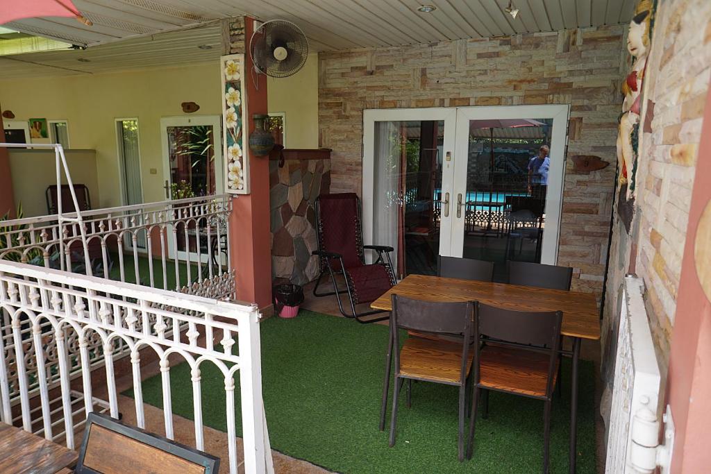 Balkón nebo terasa v ubytování Udon Thai House Resort & Hotel