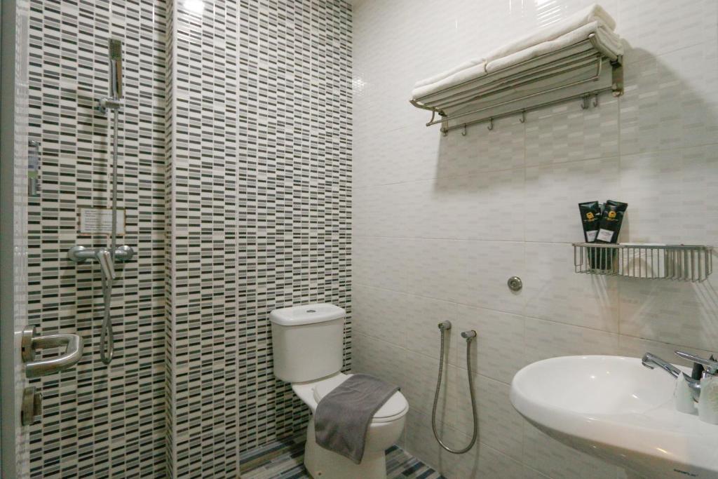 Koupelna v ubytování Travelland Hotel