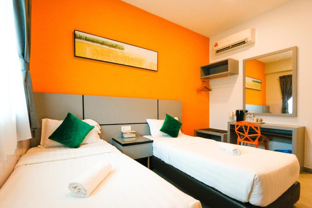 Postel nebo postele na pokoji v ubytování Travelland Hotel