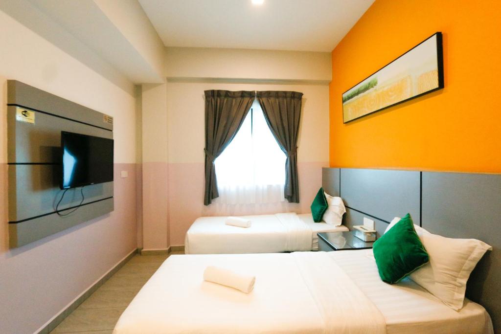 TV a/nebo společenská místnost v ubytování Travelland Hotel