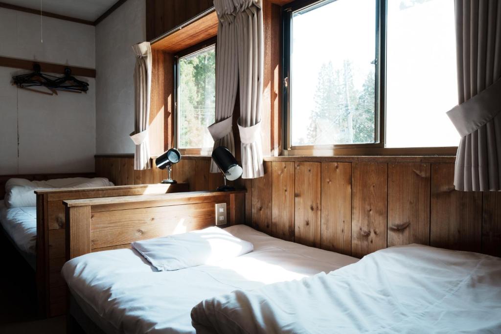 Postel nebo postele na pokoji v ubytování Pension FOLKLORE