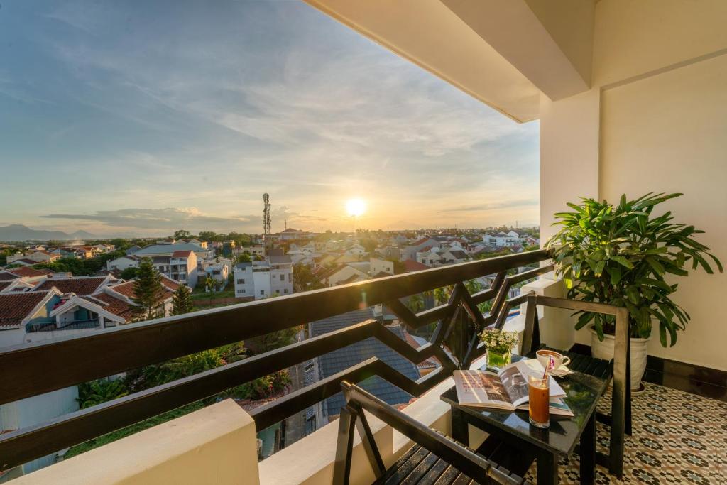Phòng Deluxe 2 Giường Đơn có Ban công và Nhìn ra Thành phố