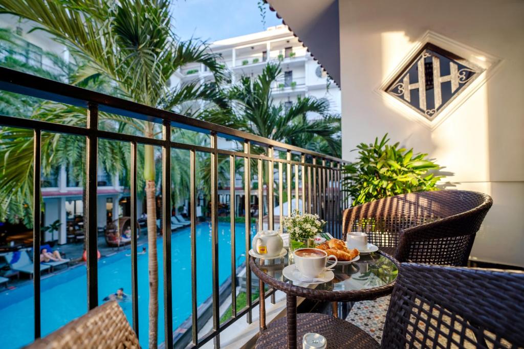 Bazén v ubytování Hadana Boutique Resort Hoi An nebo v jeho okolí