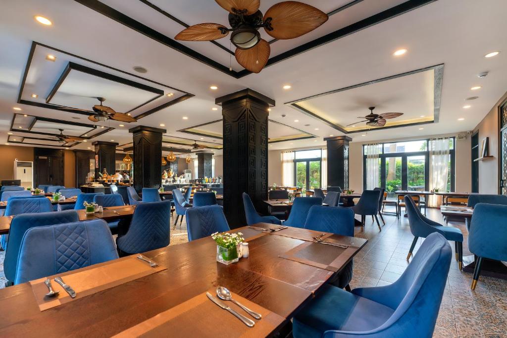 Khu vực ghế ngồi tại Hadana Boutique Resort Hoi An