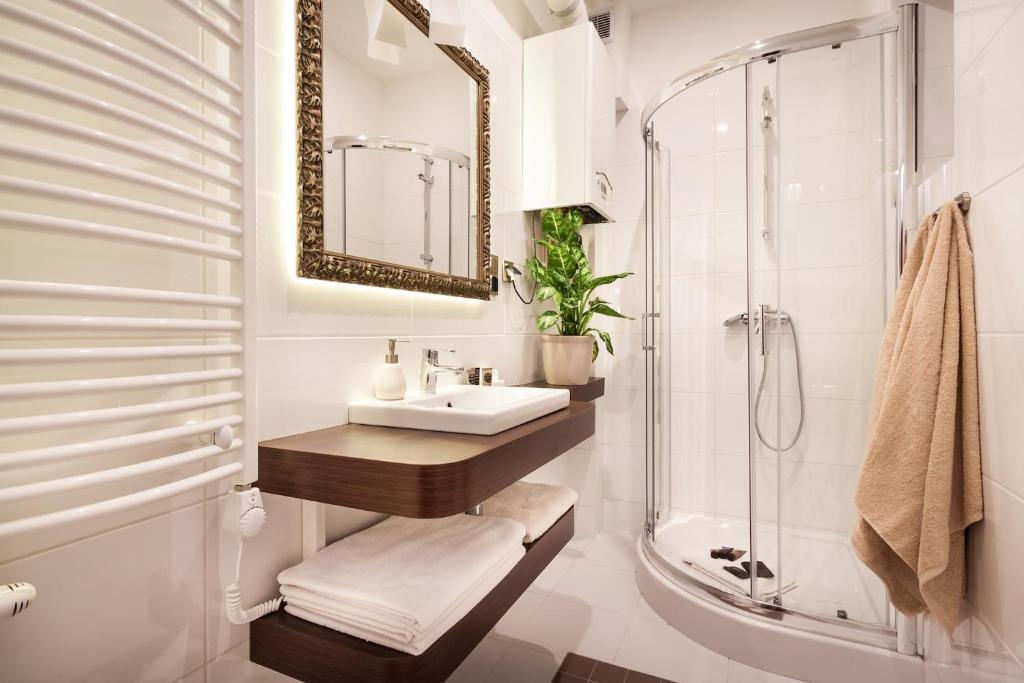 
Studio Apartment with Single Beds
