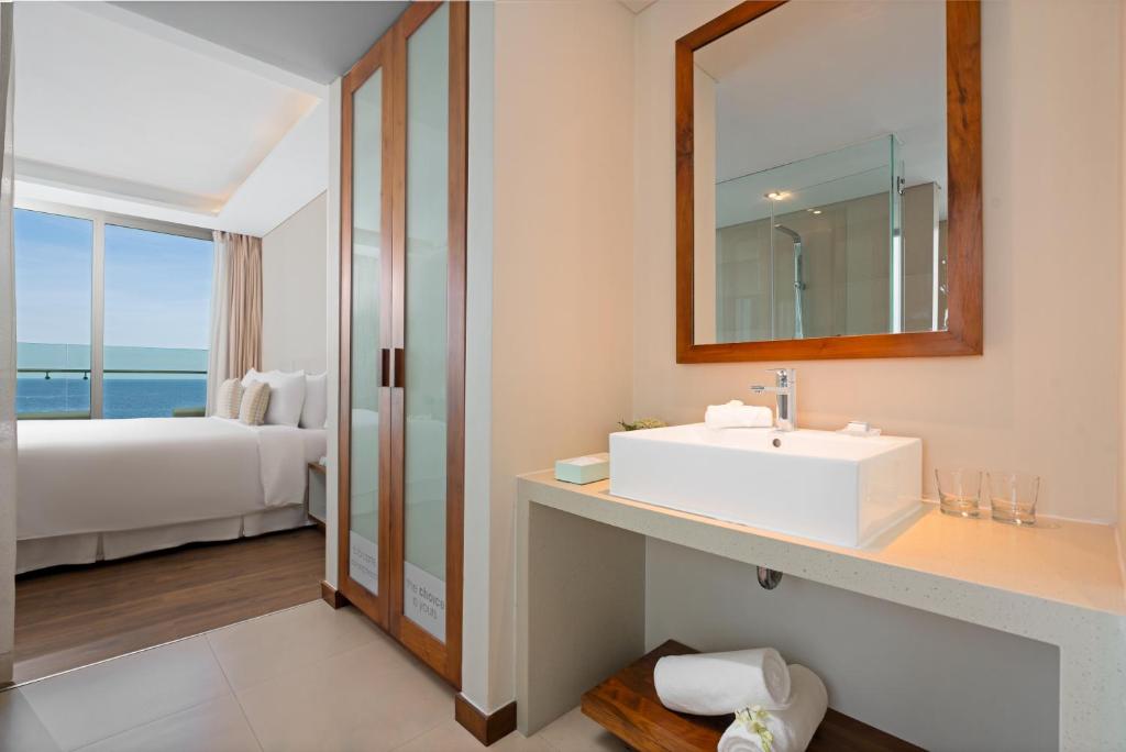 Special Offer - One-bedroom Ocean View Suite with Balcony