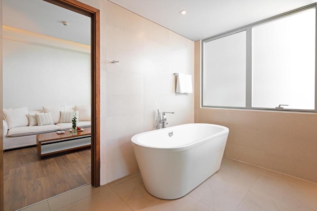 Special Offer - One-bedroom Ocean View Suite with Balcony
