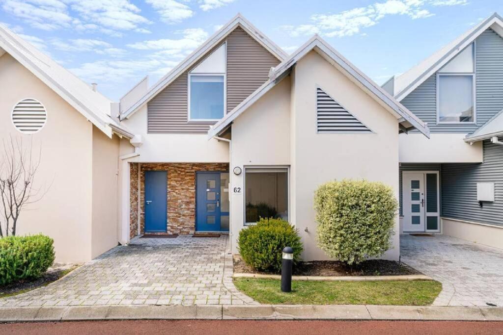 Seaside Holiday Unit 62 at Cape View Resort, Broadwater (updated