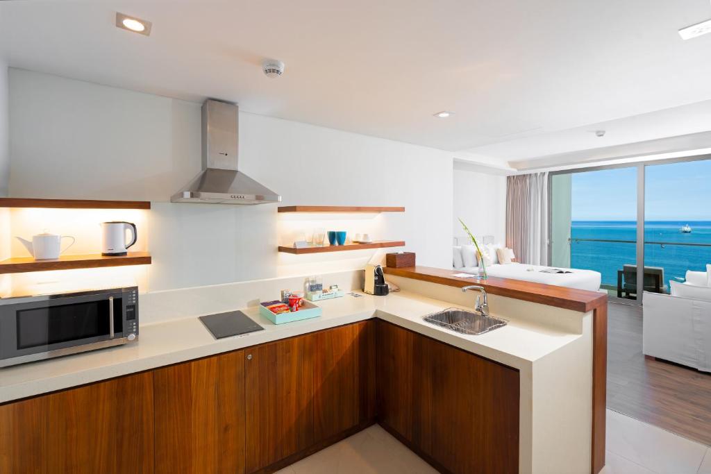 Special Offer - Studio Ocean View with Balcony