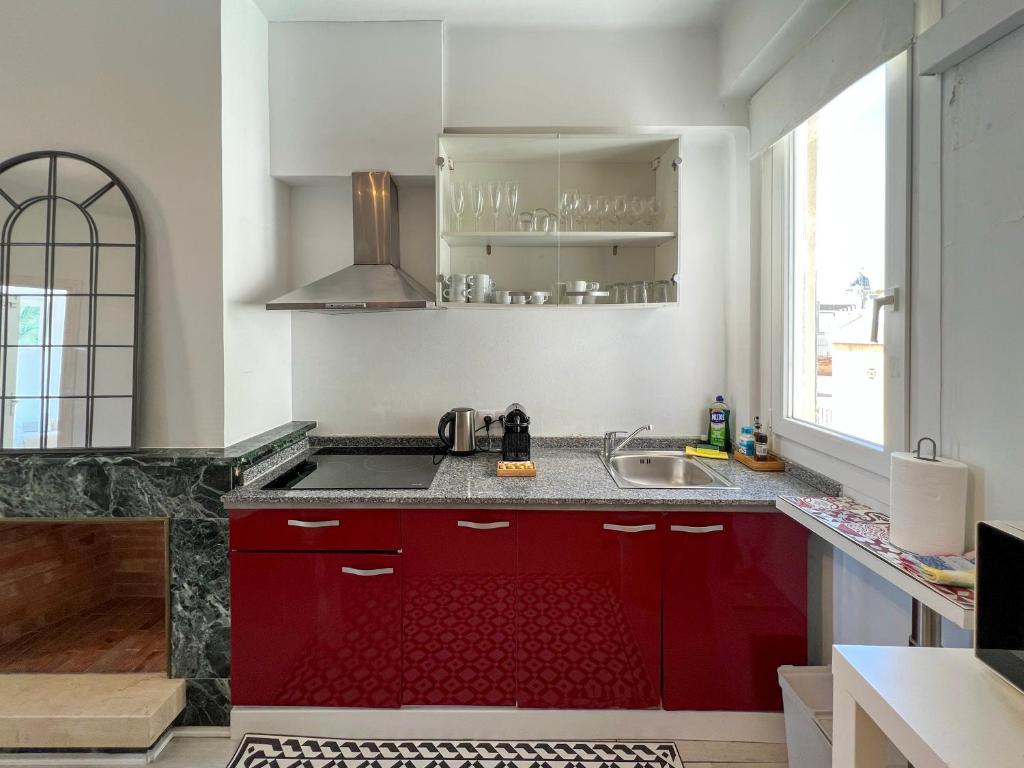 Kuchyň nebo kuchyňský kout v ubytování Stay U-nique Apartments Sèneca
