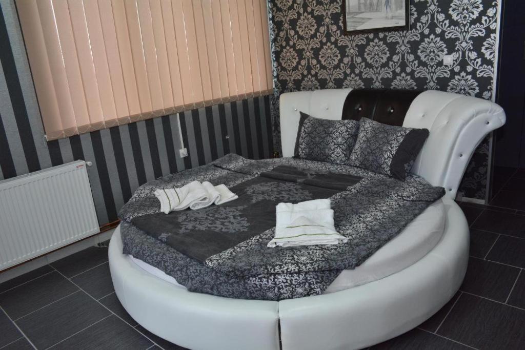 Postel nebo postele na pokoji v ubytování Hotel Saradis