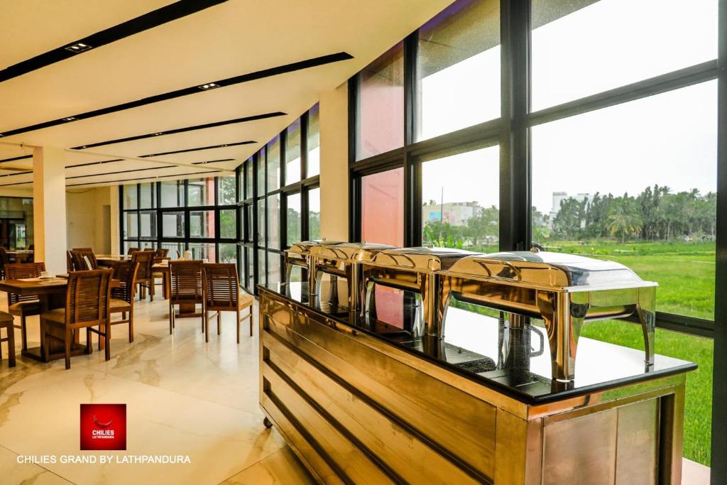 Restaurace v ubytování Chillies Grand by Lathpandura, Polonnaruwa