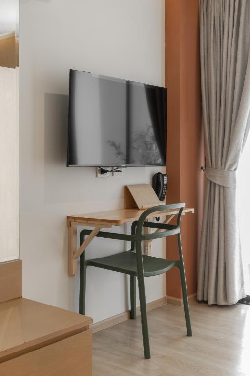 TV a/nebo společenská místnost v ubytování Double B Hostel
