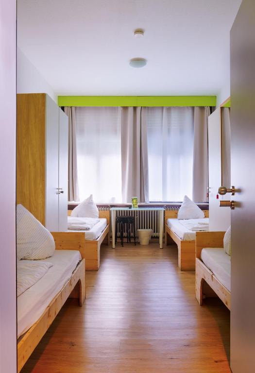 Postel nebo postele na pokoji v ubytování Gästehaus Kaiserpassage- Ihr Cityhostel
