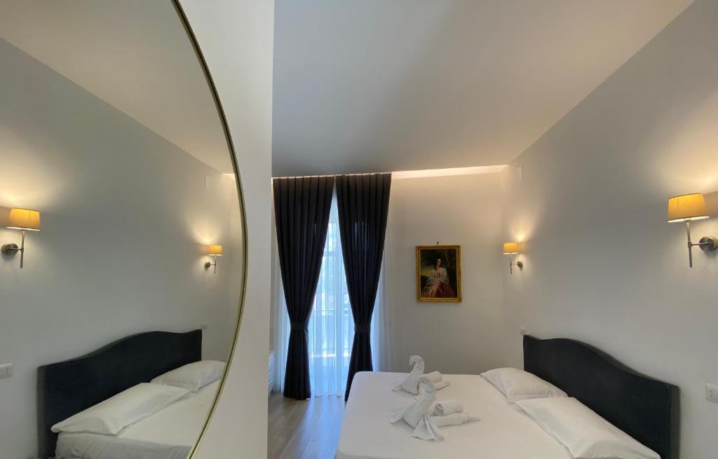 A bed or beds in a room at GUALTIERI B&b - LUXURY ROOMS