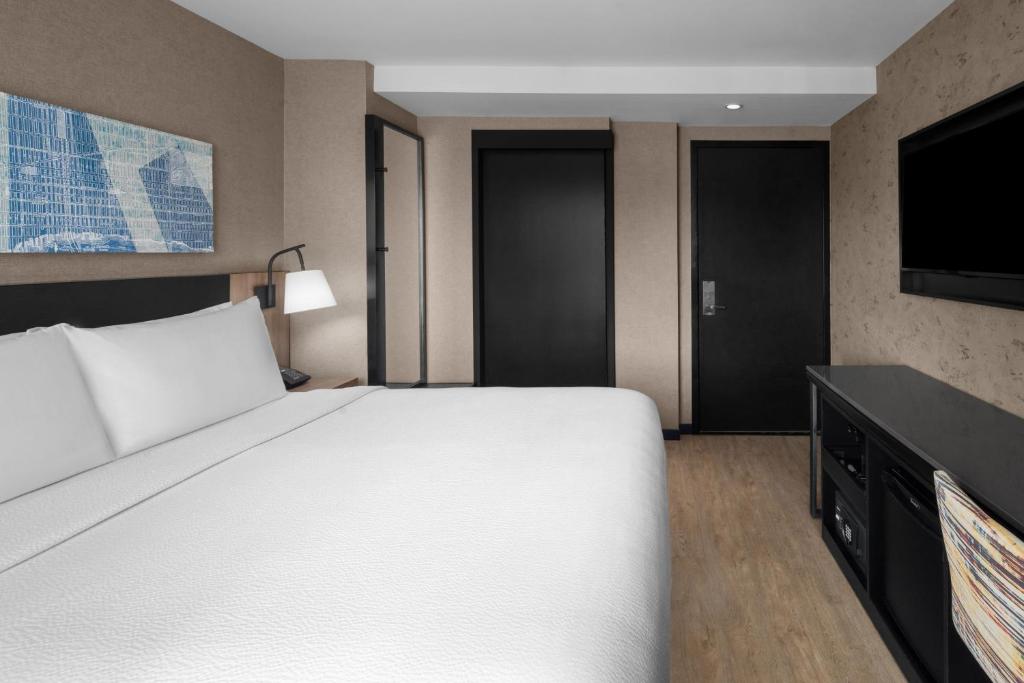 Courtyard by Marriott New York World Trade Center Area - King Room - High Floor