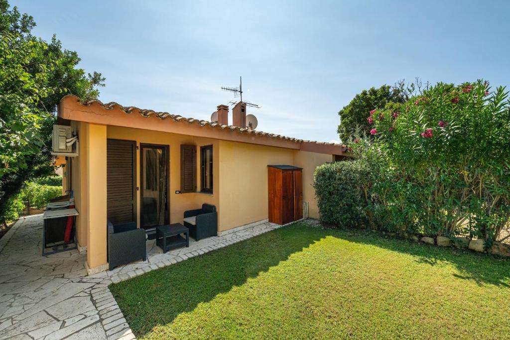 Taman di luar Casa Cò