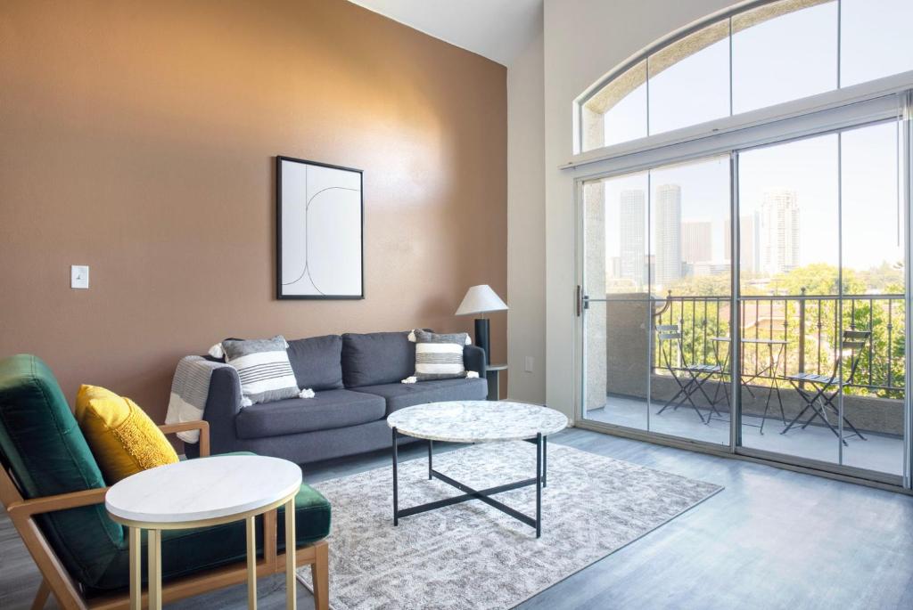 Apartment Century City 2br w bbq roof lounge nr mall LAX1118, Los