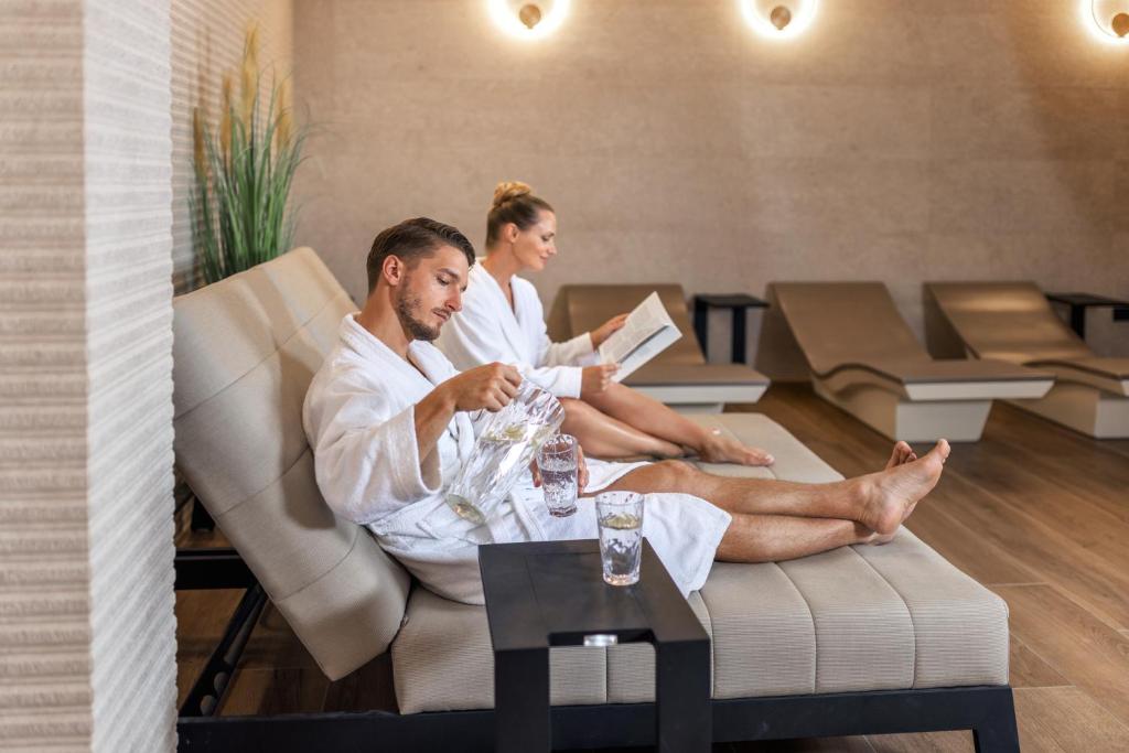 Hostia v ubytovaní Hilton Rijeka Costabella Beach Resort And Spa